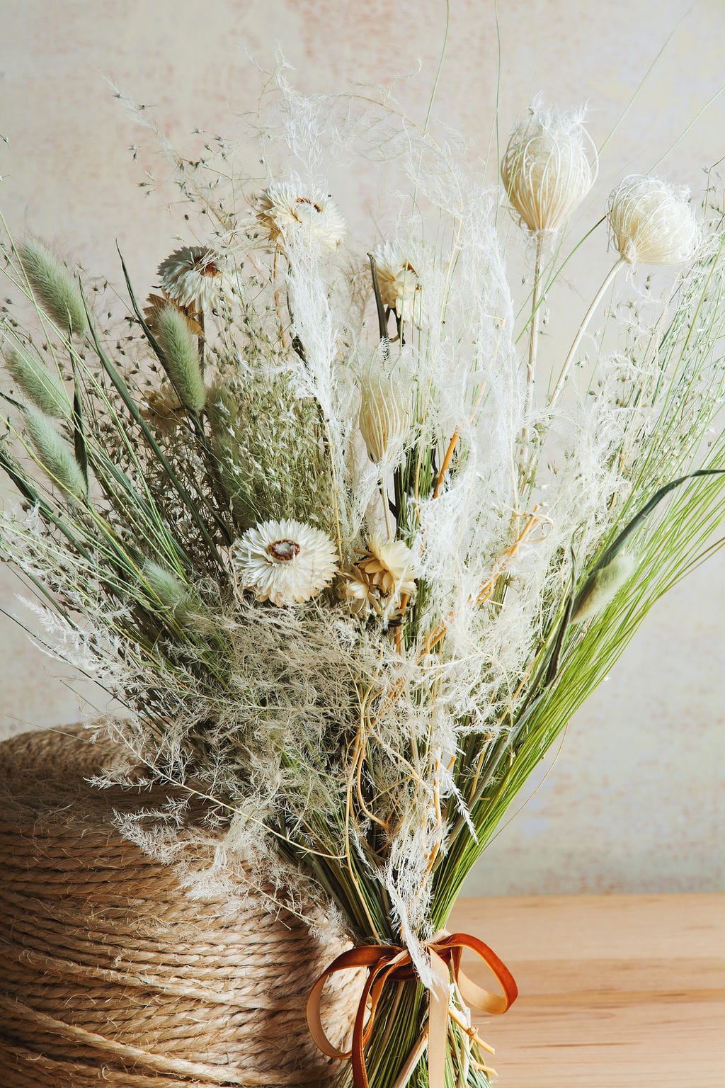 The Laurel Classic Bouquet - Image 4